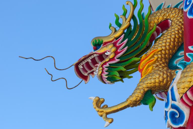 1976属龙女今年财运(财源滚滚财富不断涌现)