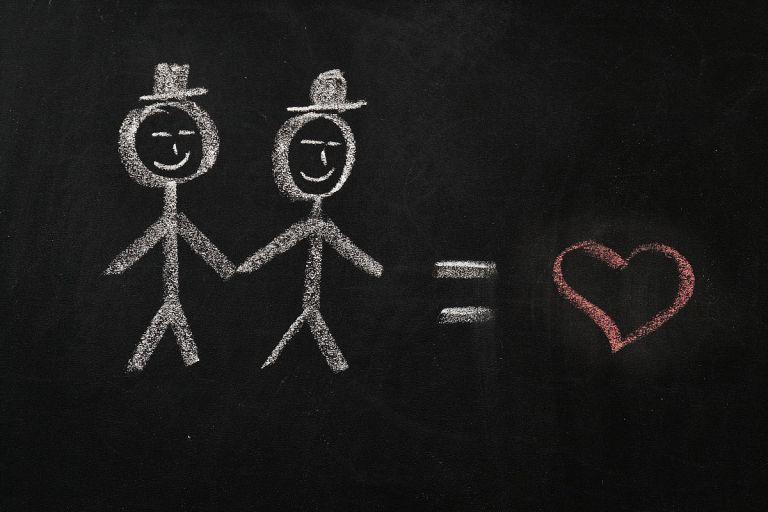 两个属相的人能在一起吗(属相相克是否真的会影响爱情)