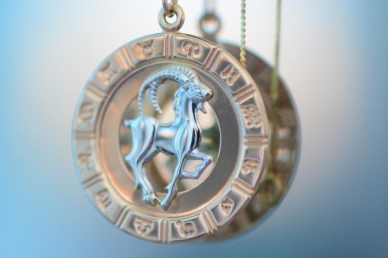 摩羯座是几月份到几月份的(全年星象解析)