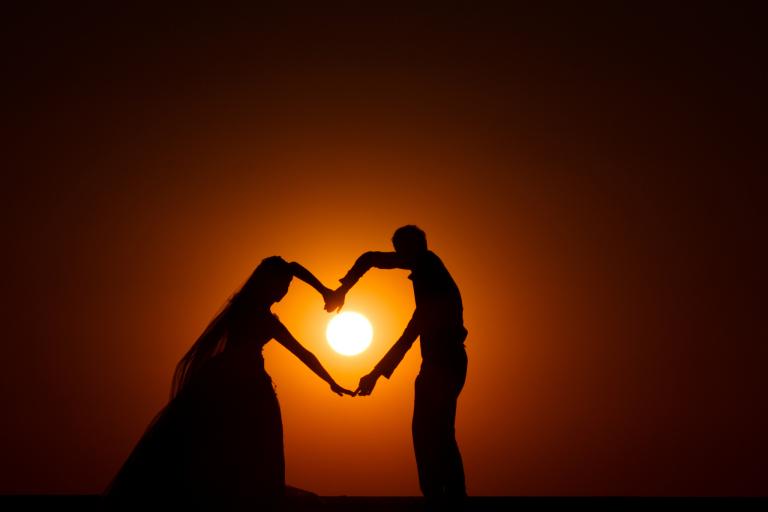 算命两人有没有夫妻缘分(揭秘命理学中的夫妻缘分真相)