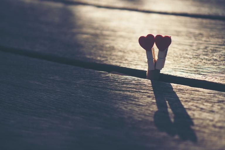 43岁女人还能生孩子吗(探讨年龄不是问题但需注意风险)